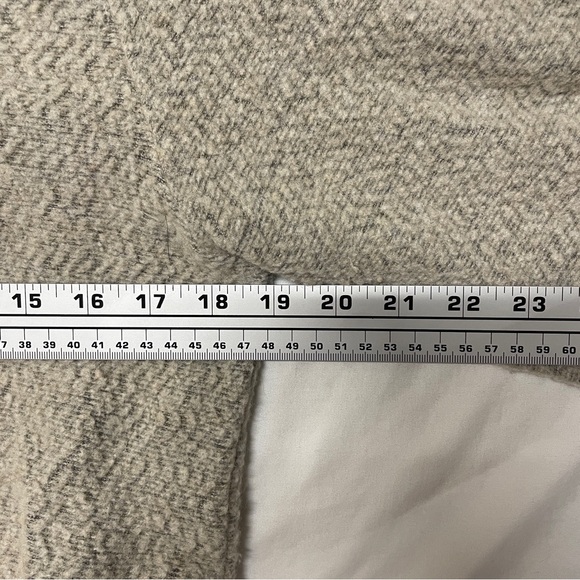 Patagonia Zip-Up Sweater in Beige and Navy - Picture 5 of 6